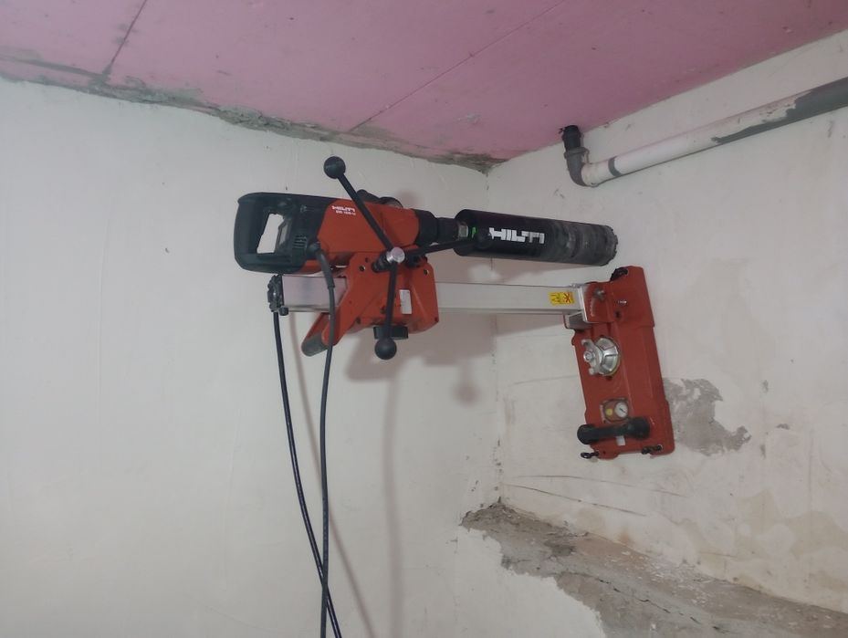 Gaură prin carotare (cu carota profesionala )hotă, centrală, ventilați