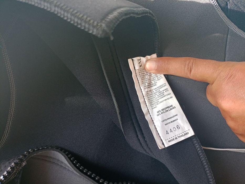 Vând costume de neopren scufundari Seac, nou nout,mărimea XXL grosimea
