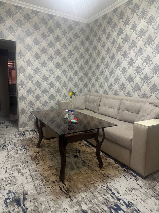 Продается диван и стеклянный журнальный столик