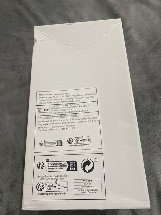 Продам туфли серибристого цвета на ремешке с закрытой пяткой