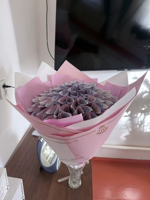 Сувенирный букет 10 мыңдықпен