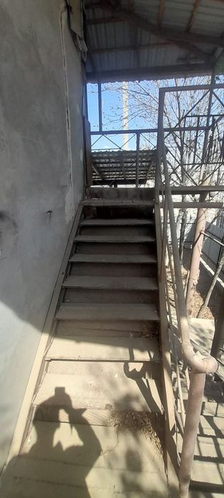 Uy satiladi. Kelisimli