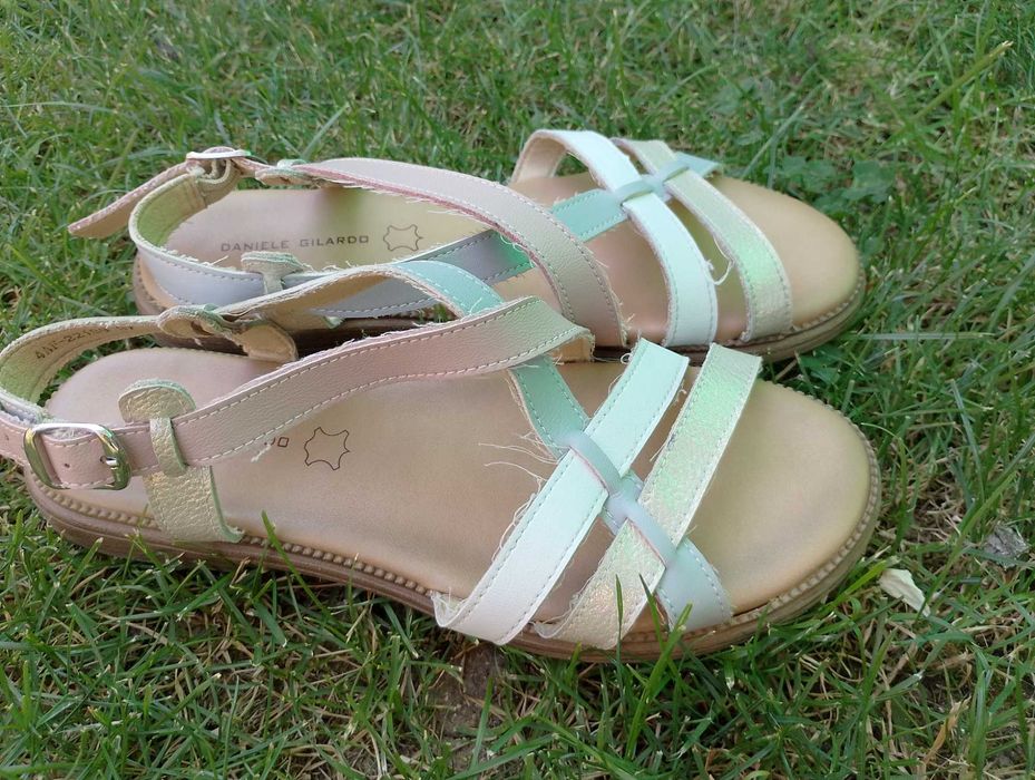 Сандали-свежи цветове