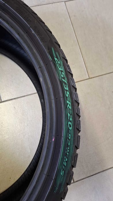 Единична зимна гума Pirelli 235 35 20