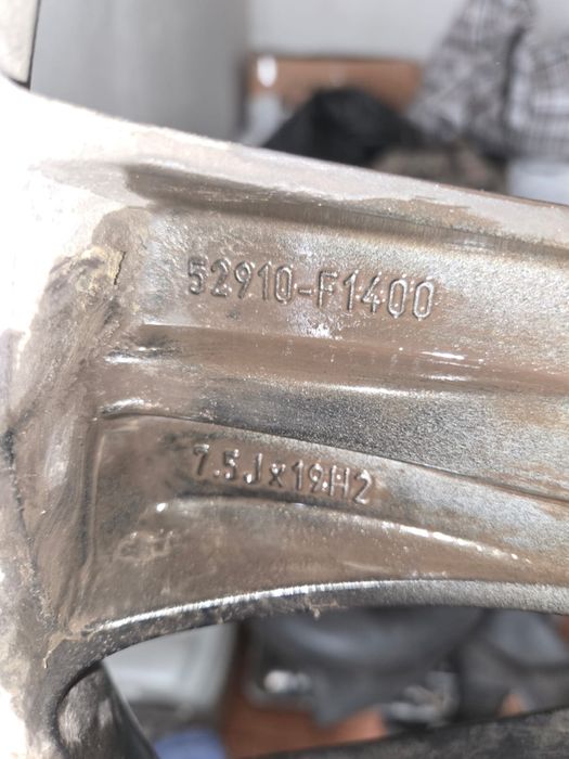 Продам оригинальные диски на киа соренто