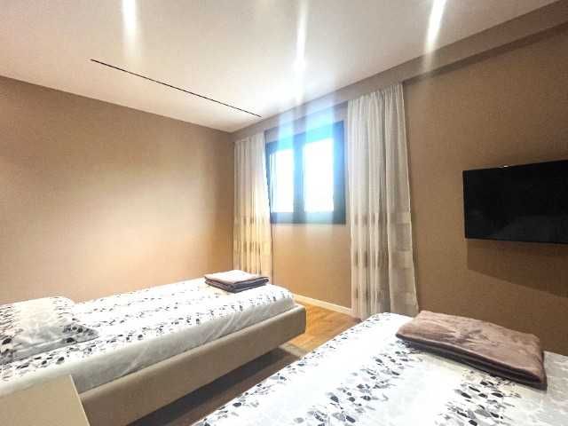 Дава се под наем Двустаен апартамент в София, Център - 65 кв.м за 612 € - Снимка #2