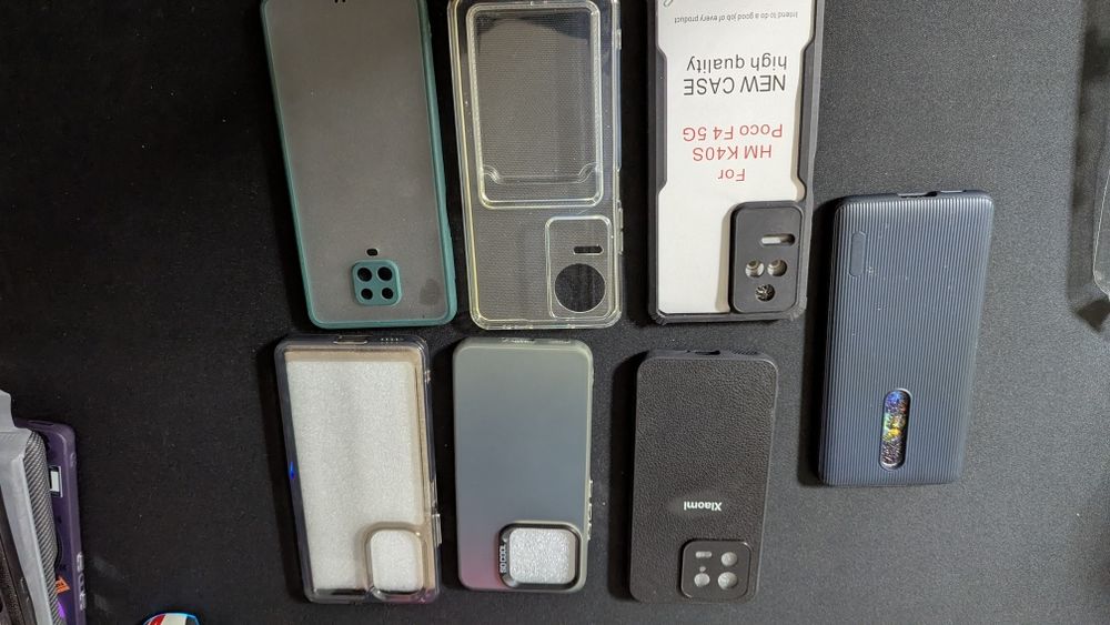 Разные чехлы для телефонов в хорошем состоянии