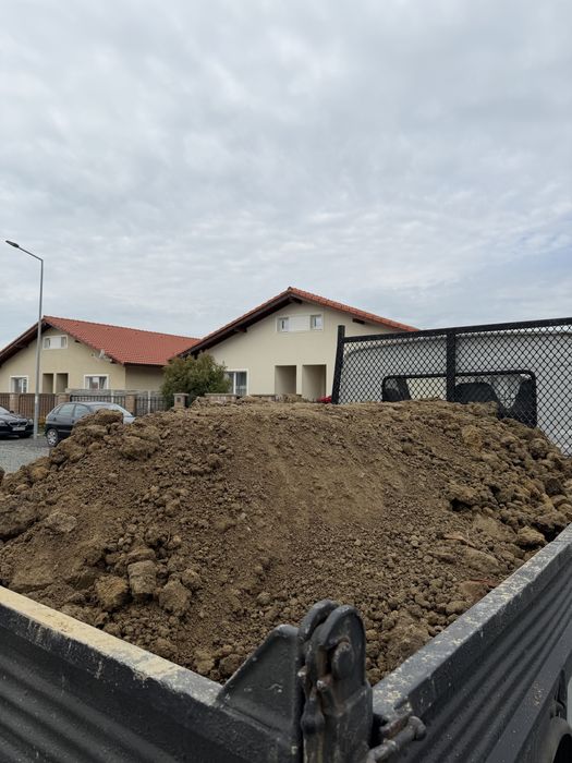 Nisip / piatră concasată/sorturi / pamant umutură sau nisipos