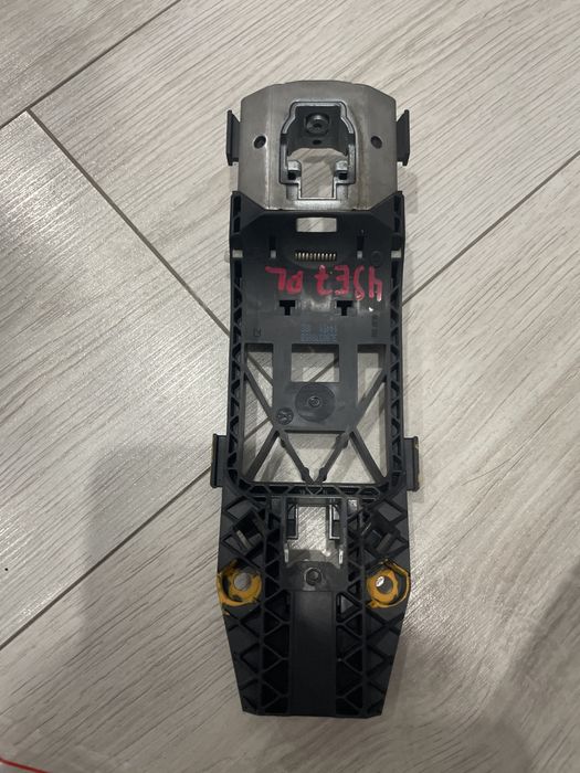Кронштейн ручки передней левой Yeti Octavia