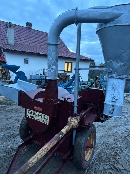 Moara cu ciclon si ciocanele dupa tractor