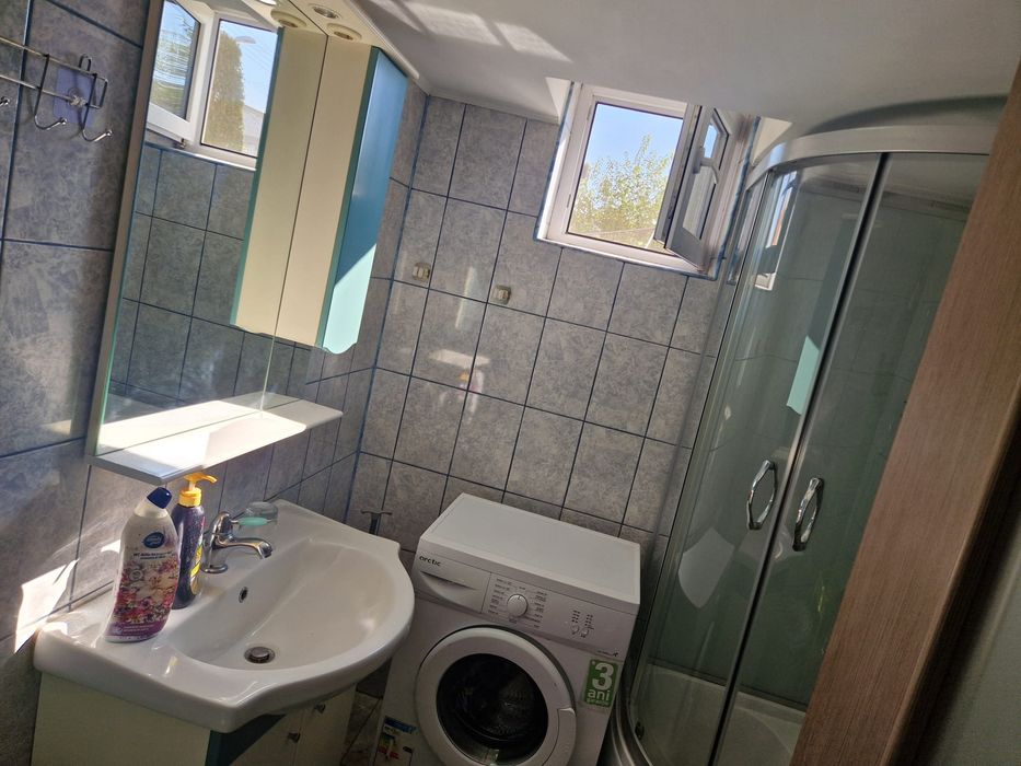 Închiriez 2 camere la casă