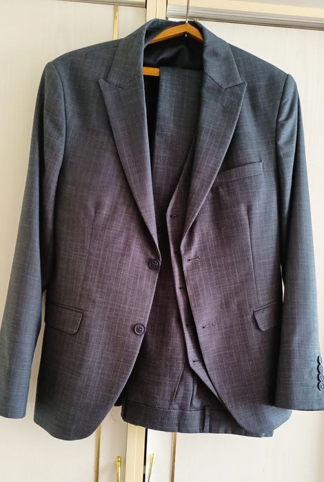 Продаю мужской костюм
