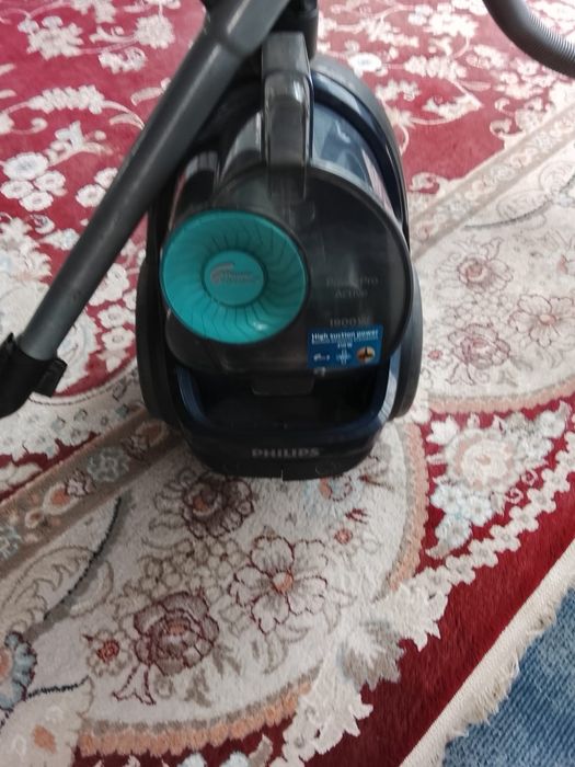 Пылесос Phillips power compact pro.