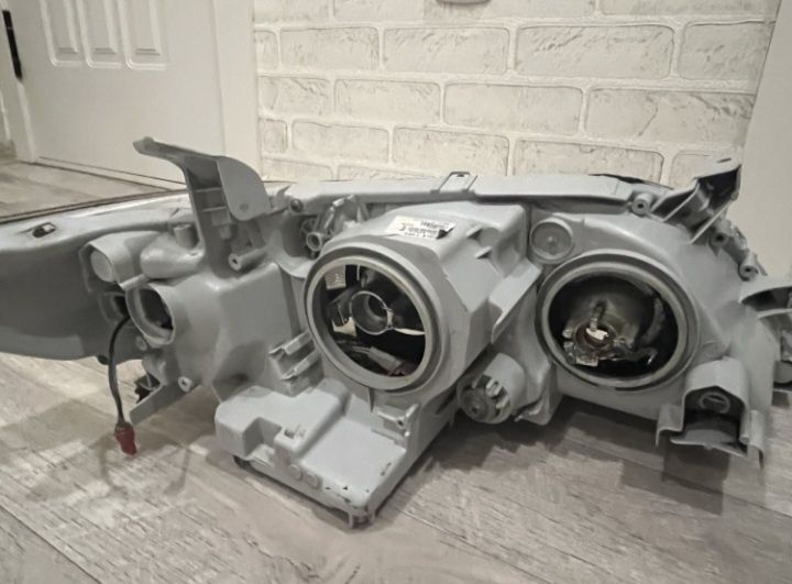 Продам фары тайота 40