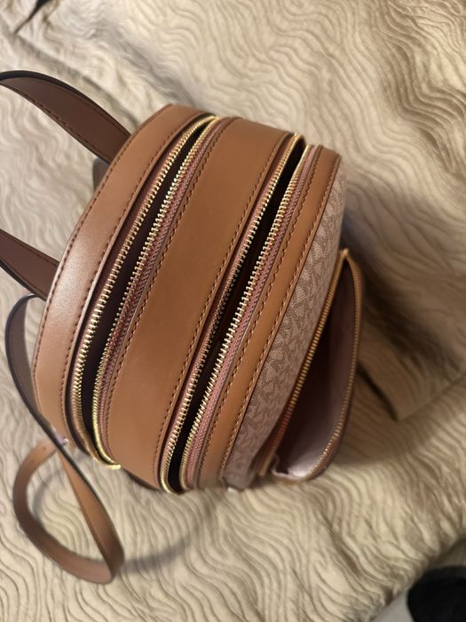 Продавам раница Michael kors