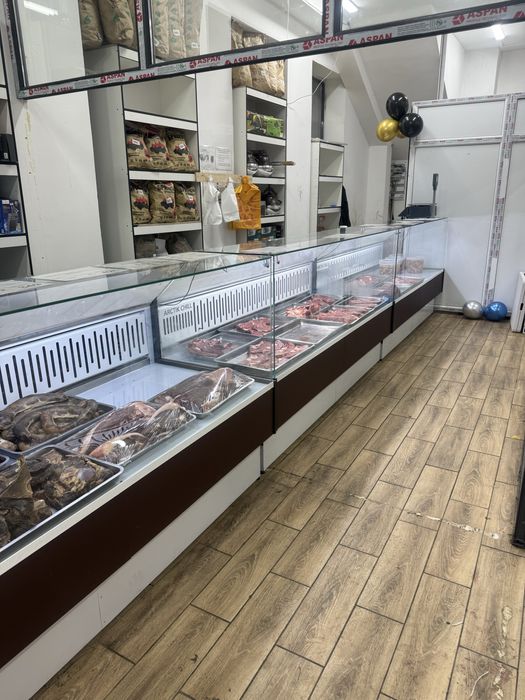 Витринный холодильник кондитерская витрина