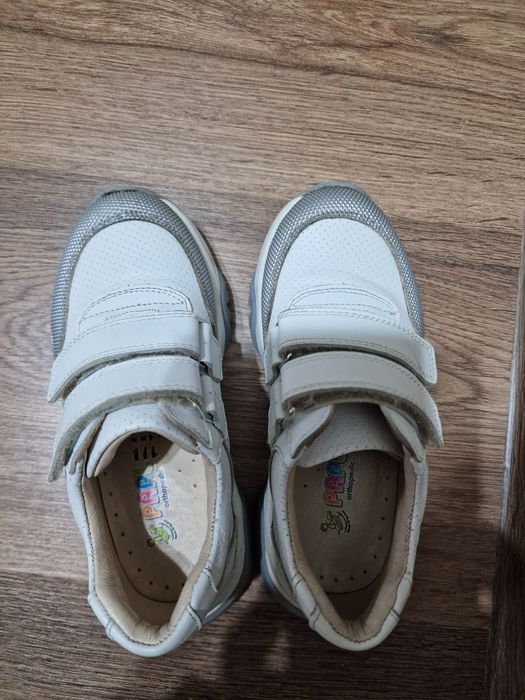 Продам кроссовки