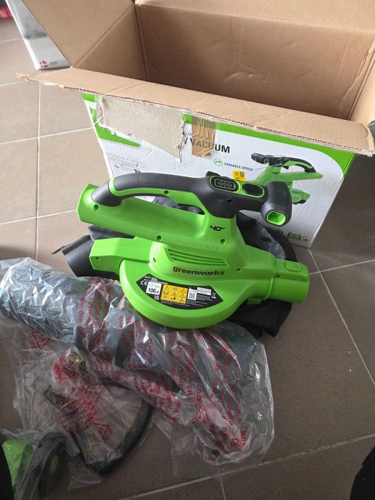 Aspirator/Suflantă de frunze Greenworks cu baterie de 40 V și motor fără perii, 370 km/h, 14,17 m³/min, sac de colectare de 45 L