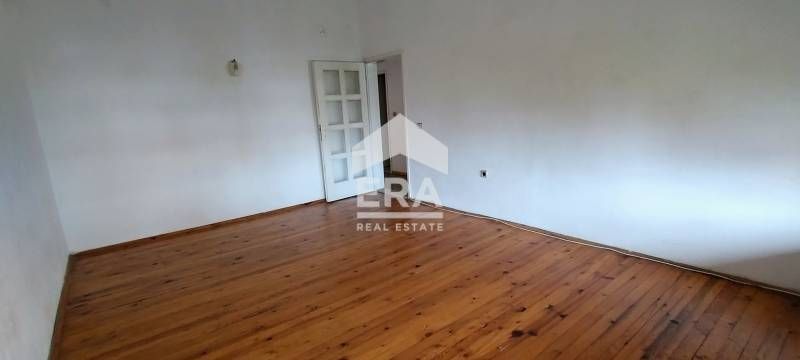 Четиристаен мансарден апартамент в центъра на Кърджали, до училище „О