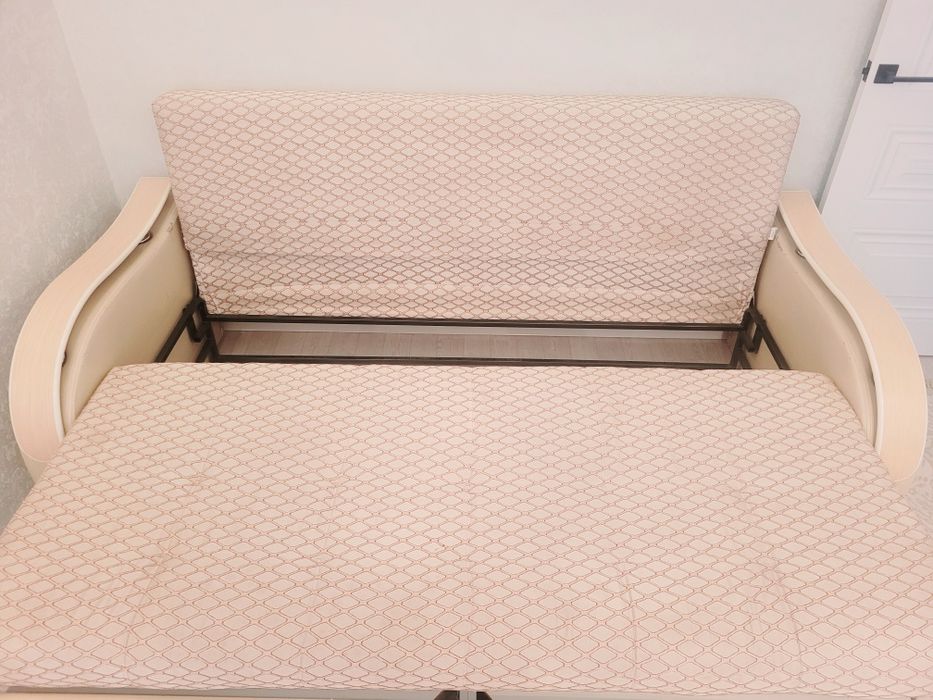 Продам два дивана 3 местные