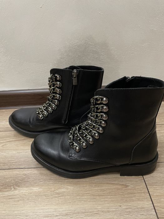 Дамски боти и апрески