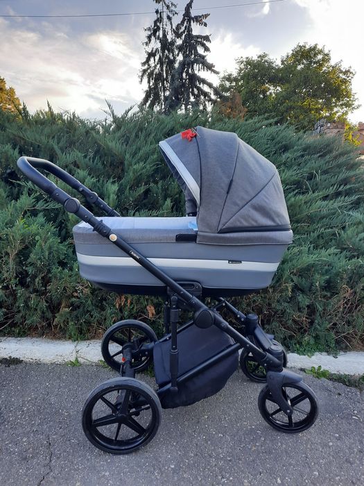 Vând cărucior Adamex 3 în 1