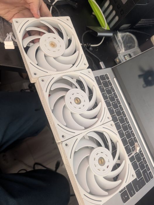 NOU ‼️ Set 3 ventilatoare Thermalright RGB - pentru AiO /Carcasa !
