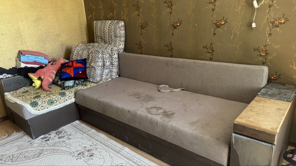 Продам диван угловой 4 м