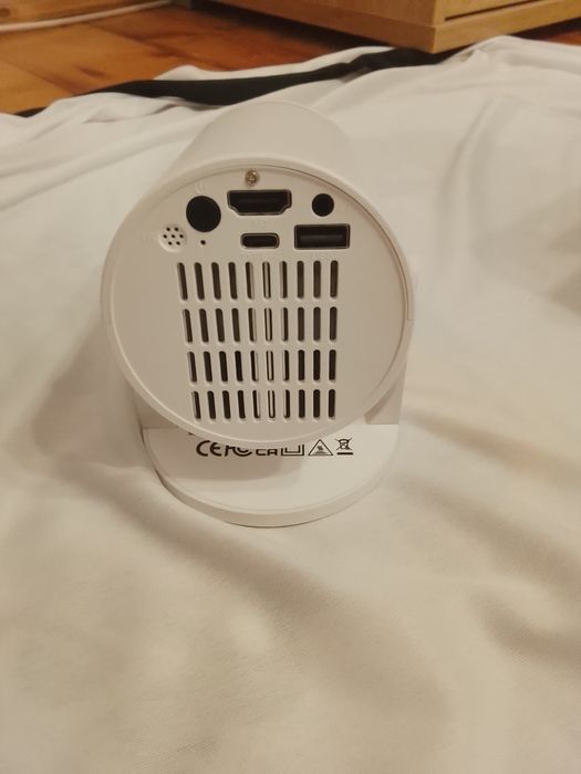 Videoproiector mini portabil nou-nouț