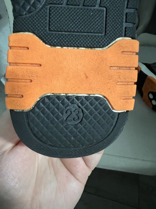 Продам детские ботинки