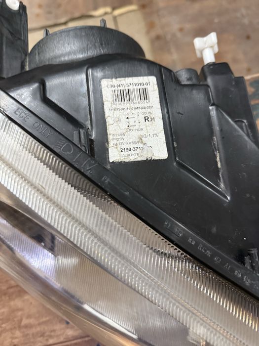 Фара гранта правая