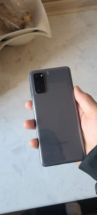 Samsung S20 телефон зор