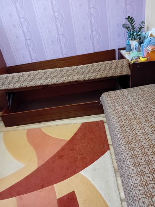 Спешно  продавам ъглови дивани с матраци и ракла