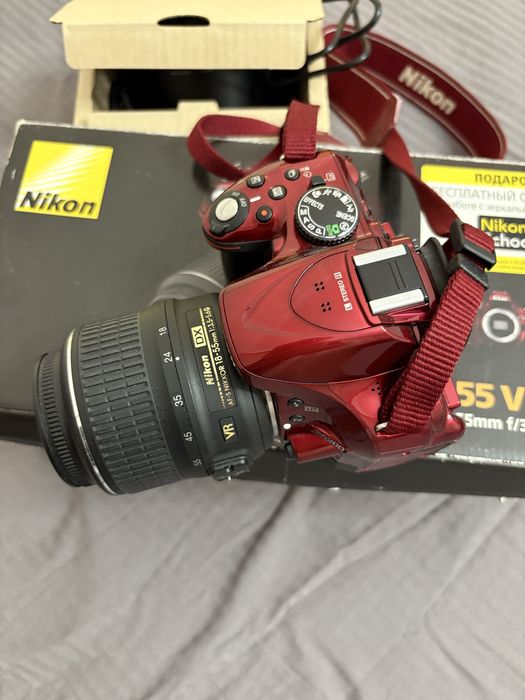 Nikon D5200 + 18–55 VR (красный)