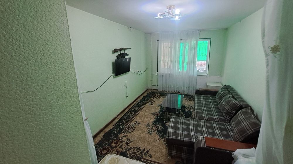 Чирчик шахар 
8-микрораён изуми ёнида 
#1-хона 2-етаж
Квартира ижа