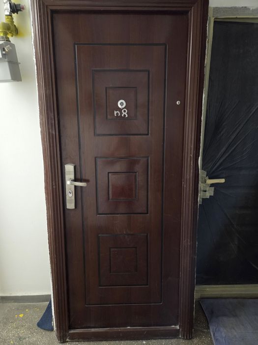 Ușa metalică apartament, mărime standard. Nu are niciun defect. Stare