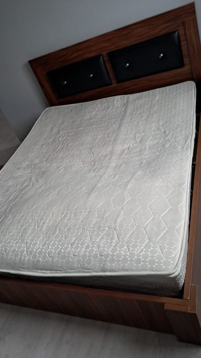 Без матраса, размер 160×200