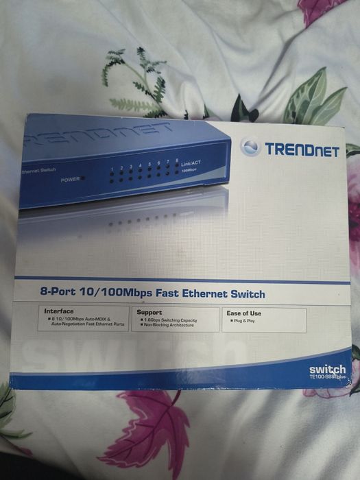 Switch de rețea cu 8 porturi