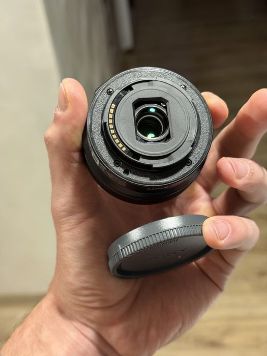 Обектив Sony SEL 16-50mm f/3.5-5.6 PZ OSS II