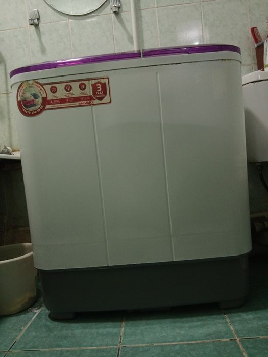стиральная машина марки Shivaki (модель примерно 7 кг загрузки).