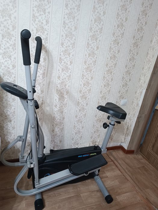 Эллиптический тренажёр.