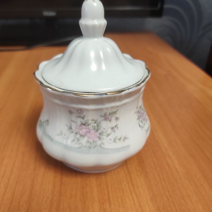 Чайный сервиз с молочником и сахарницей
