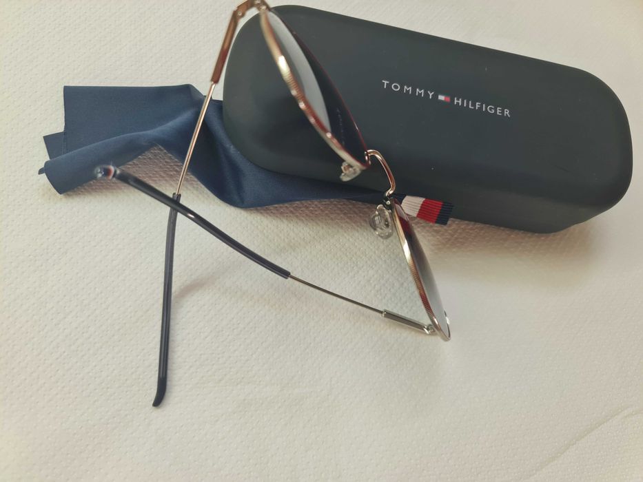 Слънчеви очила TOMMY HILFIGER