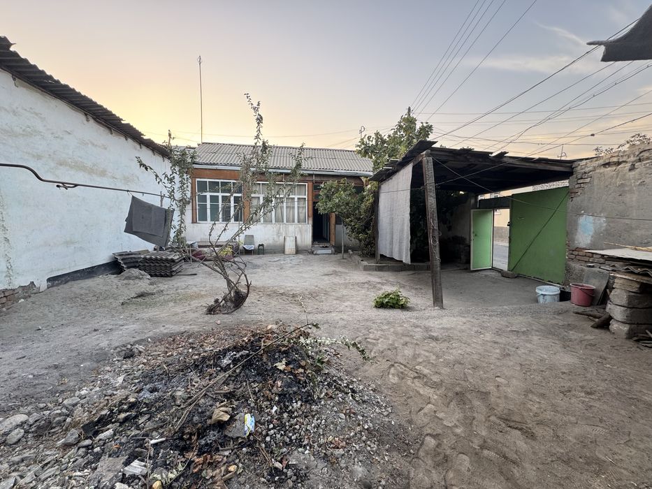 Ховли уй сотилади