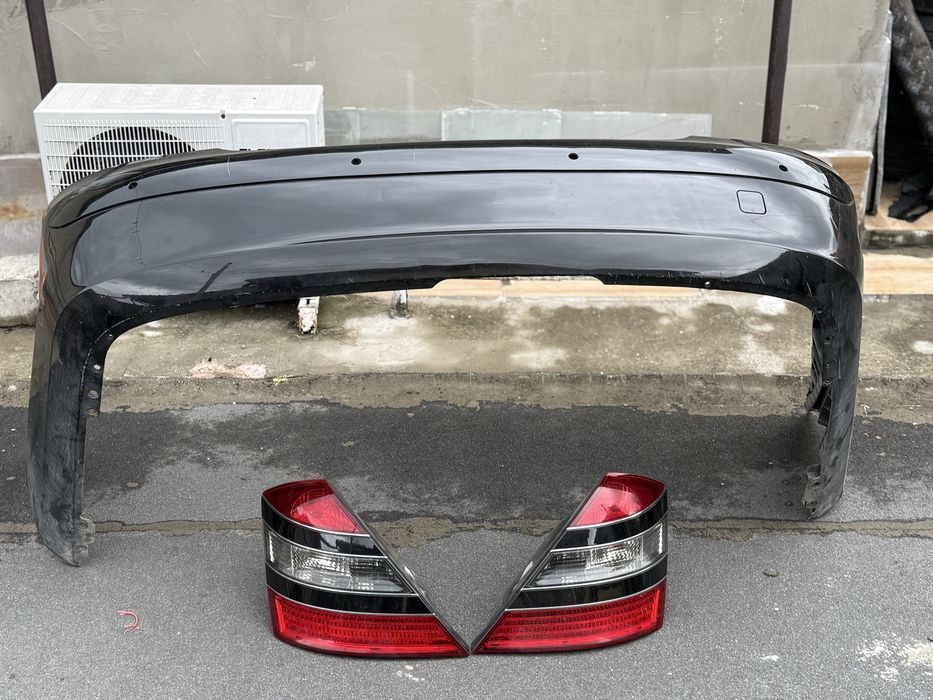 Продавам задна броня и стопове за мерцедес w221