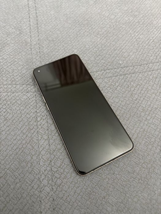 Телефон Oppo Reno 7