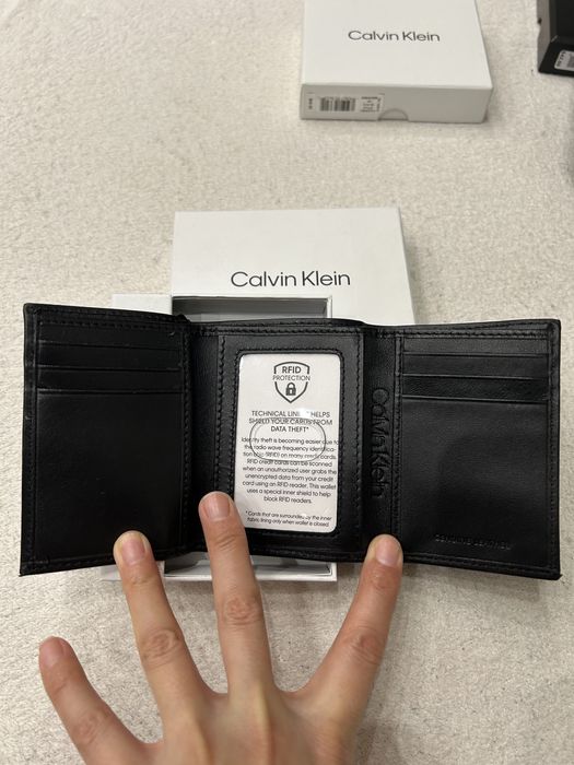 Портфейли Michael Kors и CK и Guess