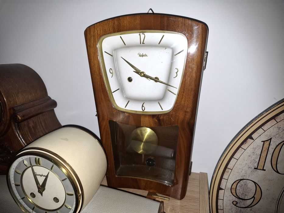 Ceas de perete cu pendul Perfecta (Urgos)