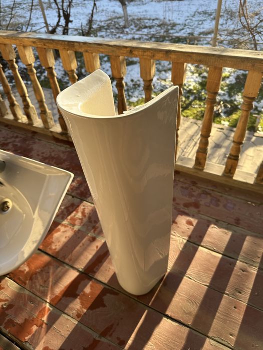 Раковина со смесителем.