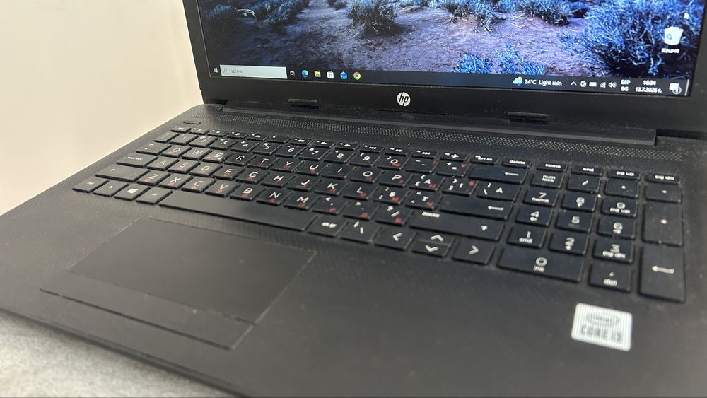 HP Laptop 15-da2